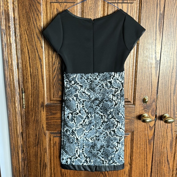 Coco&Tashi Dress - Picture 3 of 4